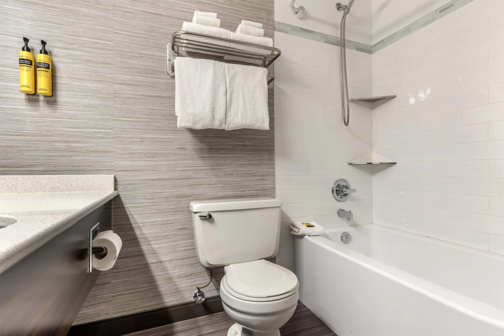 BEST WESTERN PLUS Carlton Plaza Hotel