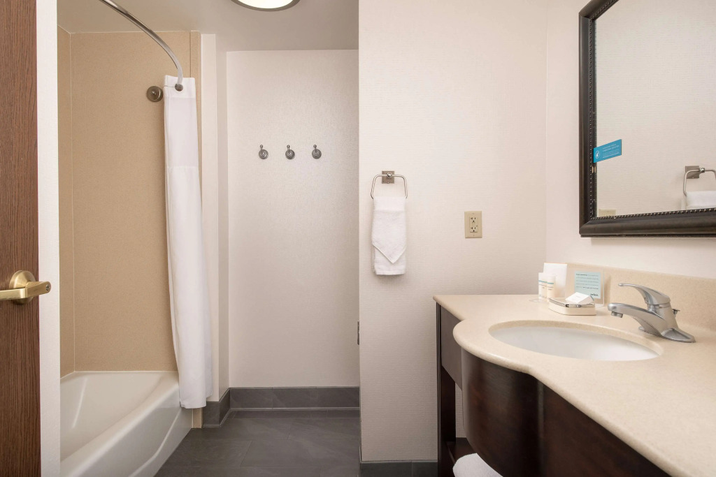 Отель Hampton Inn & Suites Lake City