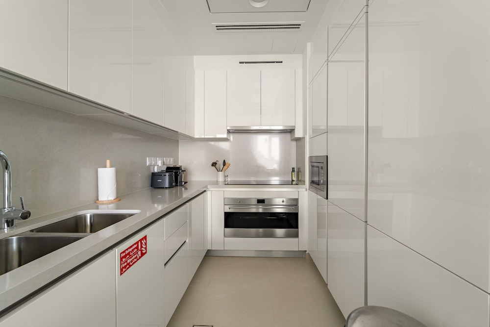 Silkhaus Elite 3BR Near Dubai Watercanal in Al Wasl