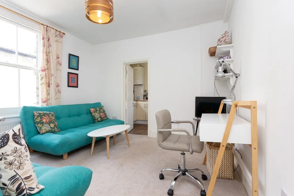 2 Bedroom Flat In South London