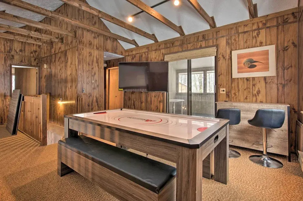 Cozy Lake Ariel Home w/ Community Amenities!
