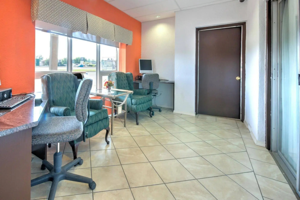 Motel 6-Lethbridge, AB