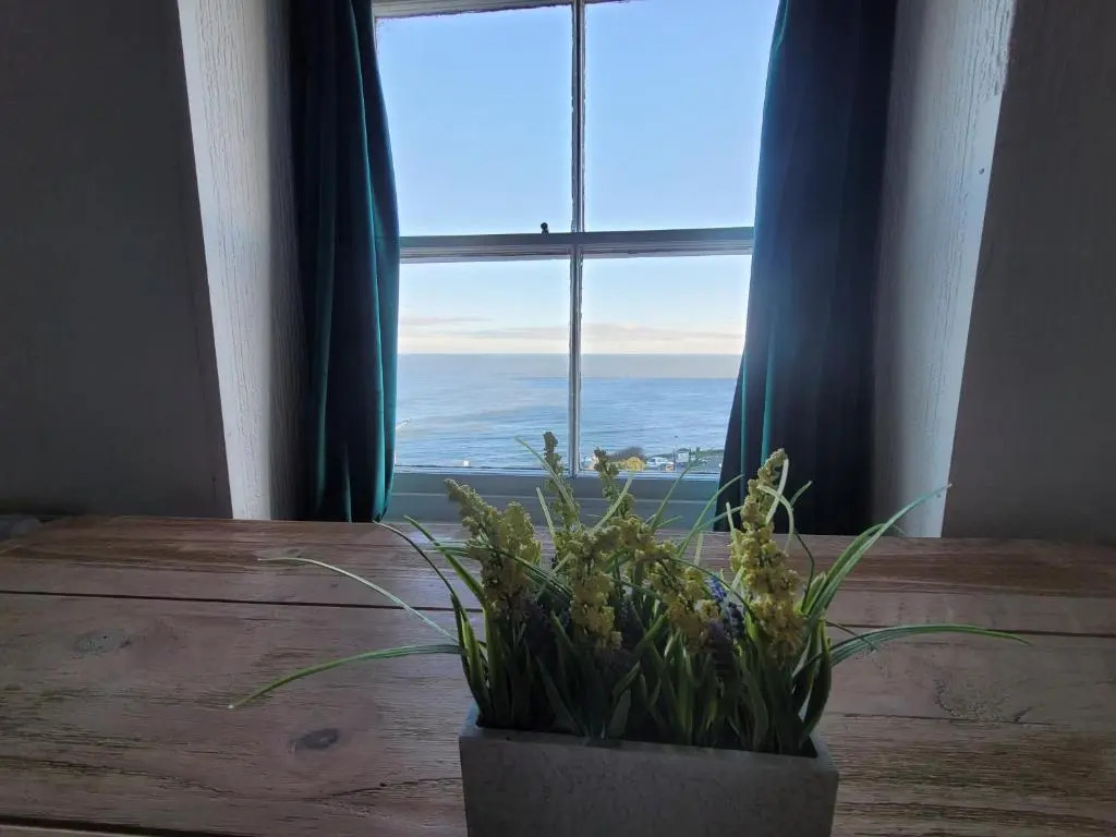 Sea view Penthouse flat 6 with fast WiFi and Free PARKING