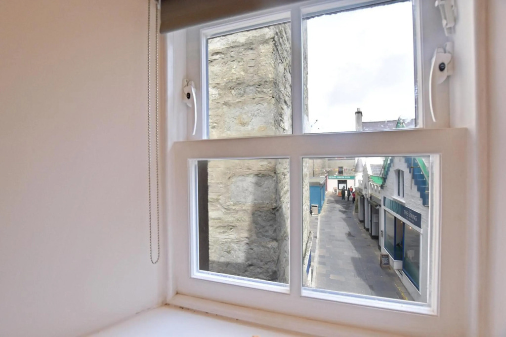 Brand New Town Centre Apartment