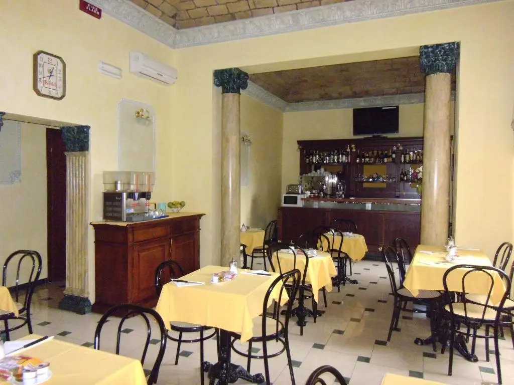 Cambridge Hotel
