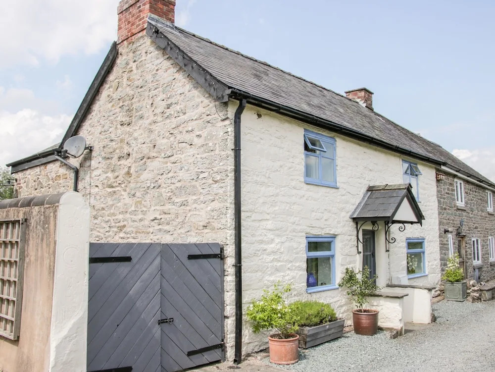 1 Garden Cottages
