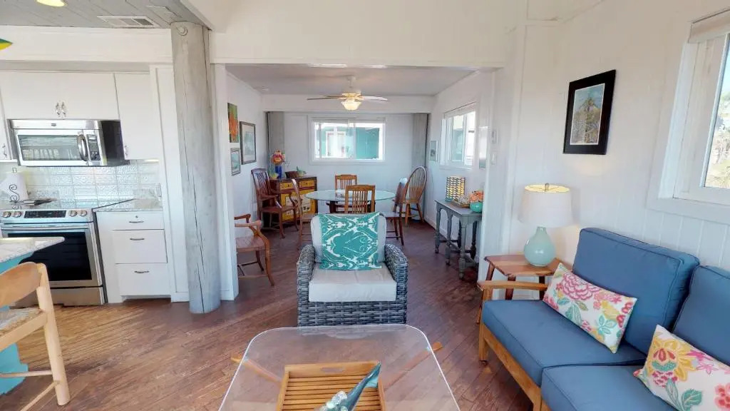 LP6 Well Appointed Home, Large Back Deck, Views of Gulf, Screened in Porch