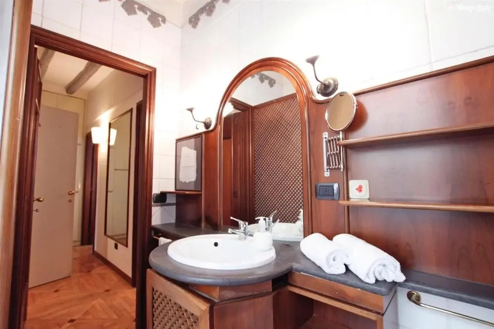 Greci in Rome With 3 Bedrooms and 3 Bathrooms