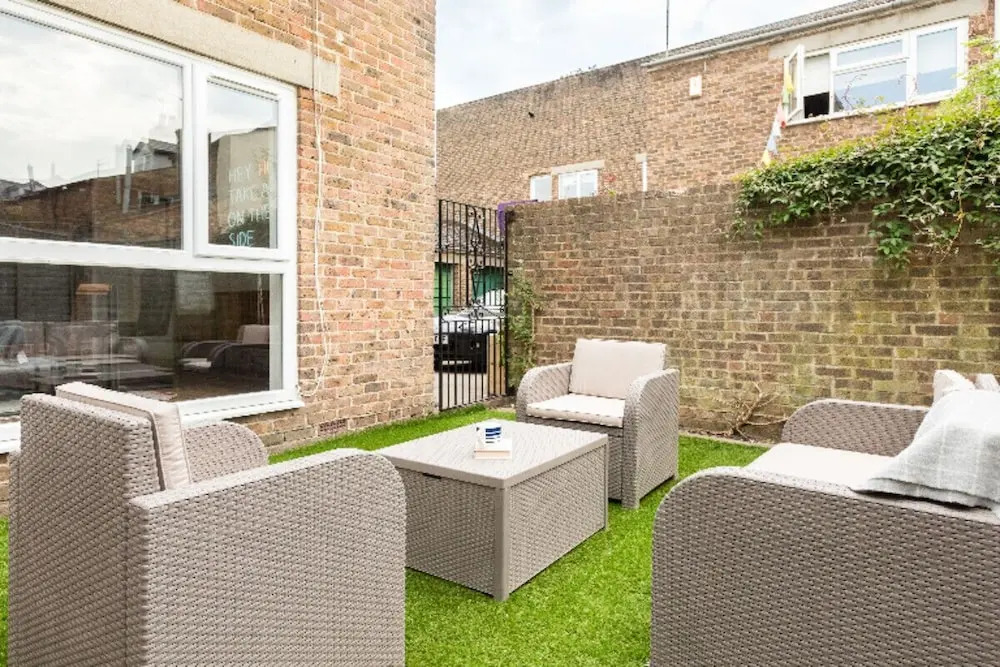 The Jericho Terrace House - 2BD + Parking