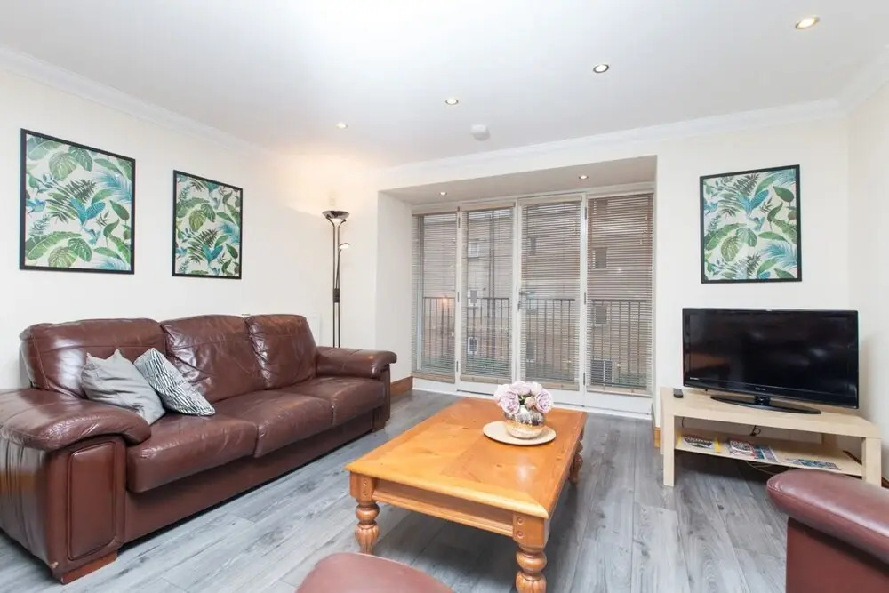 2 Bedroom Flat In Converted Distillery In Edinburgh