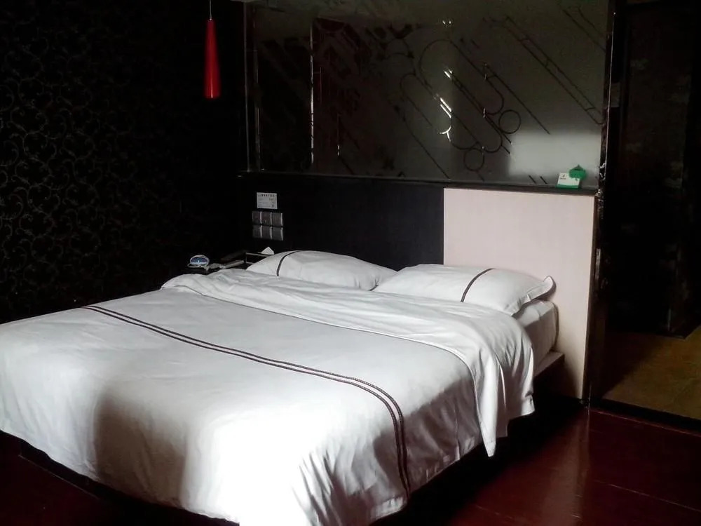 Jixiang Holiday Hotel (Nanning No. 33 Middle School Metro Station)(锦文大酒店(三十三中地铁站店))