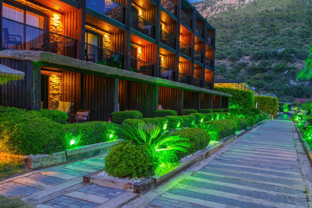 Manaspark Deluxe Hotel