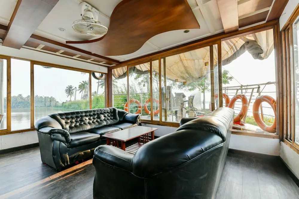 OYO 23231 KHBO Gold Sharing Houseboat
