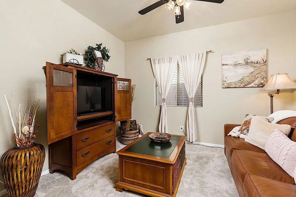 Farmhouse Surprise - 3 Bedroom by Casago