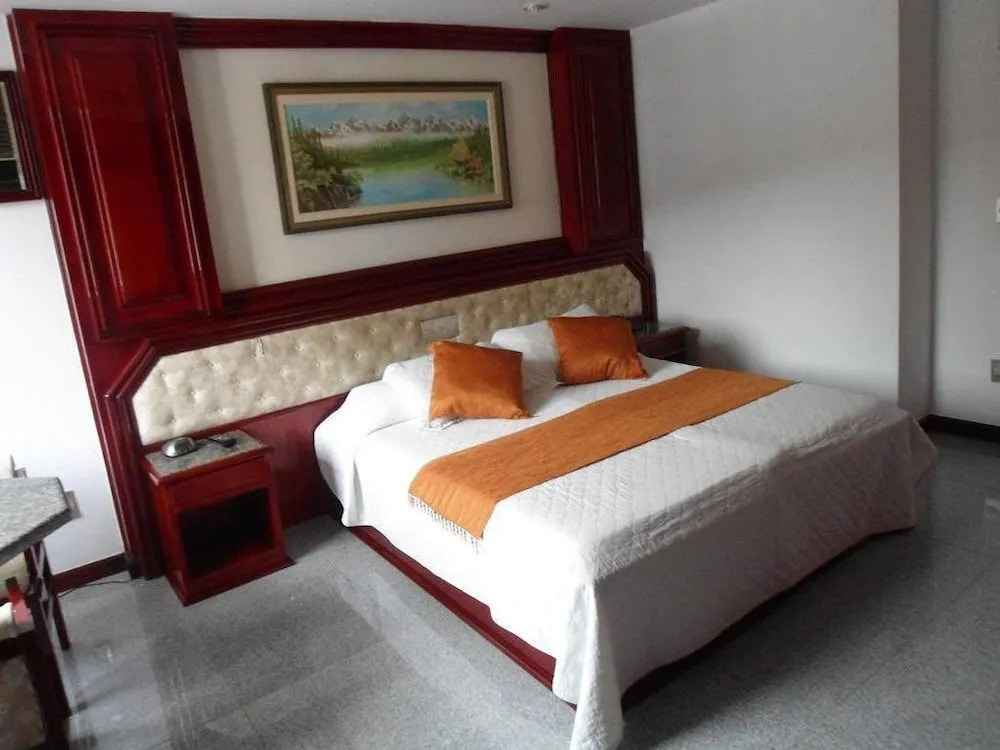 Maxim Plaza Hotel