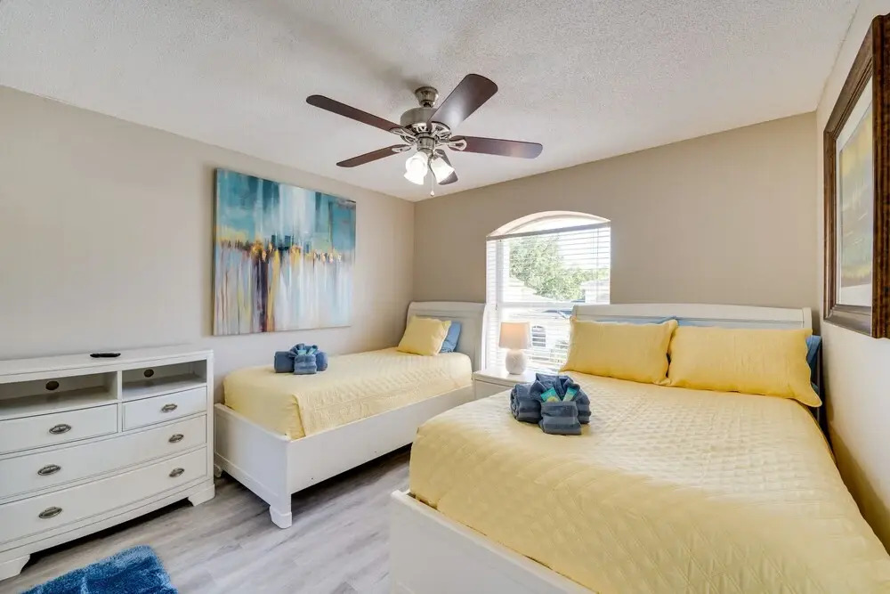 6 Mi to Disney: Group-friendly Kissimmee Retreat!