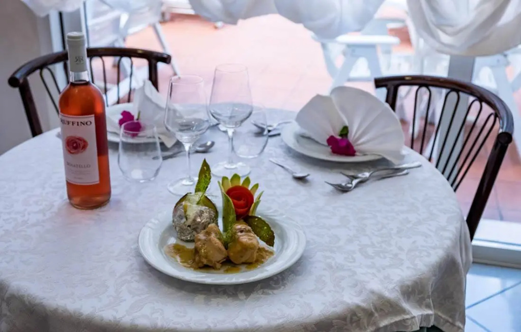 Hotel Villa dei Fiori - sul mare con piscina