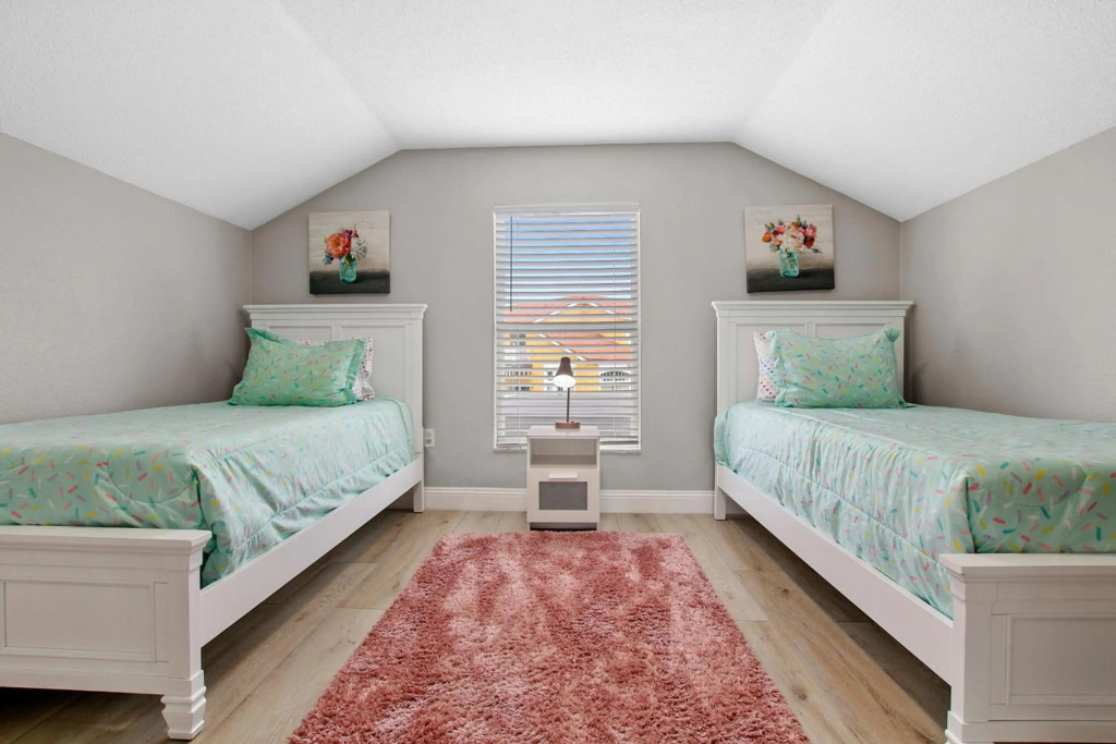 The Eazy Breezy House - 4BR w/ Heated Pool