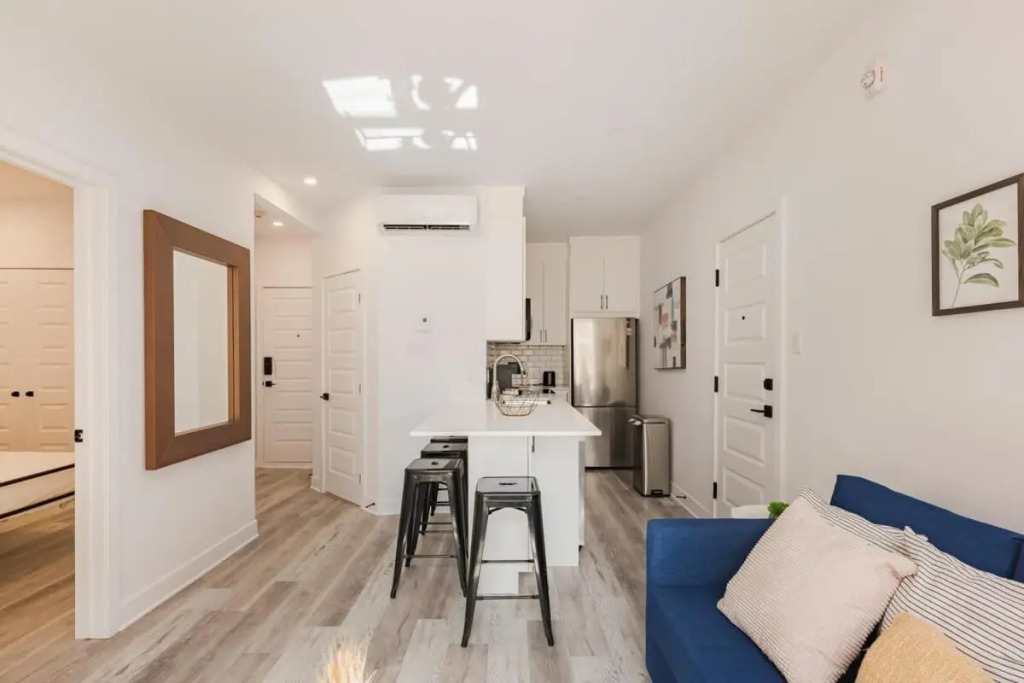 M11 Luxury 2BR Sofa Bed in the Heart of Plateau Mile-end