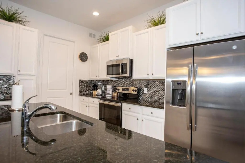 Stunning 5 Bd Home w/ Pool Close to Disney 174