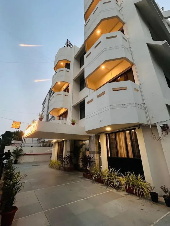 Hotel 7 Cr