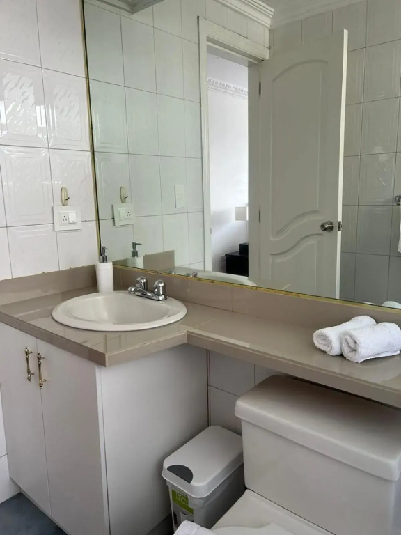 Cómoda suite amoblada nueva a estrenar, con vistas Sector La Carolina, aparcamiento privado