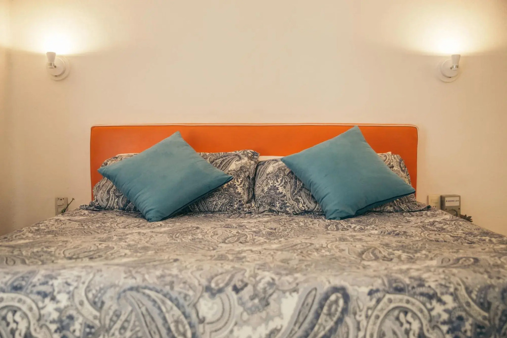 Teetotum hotel