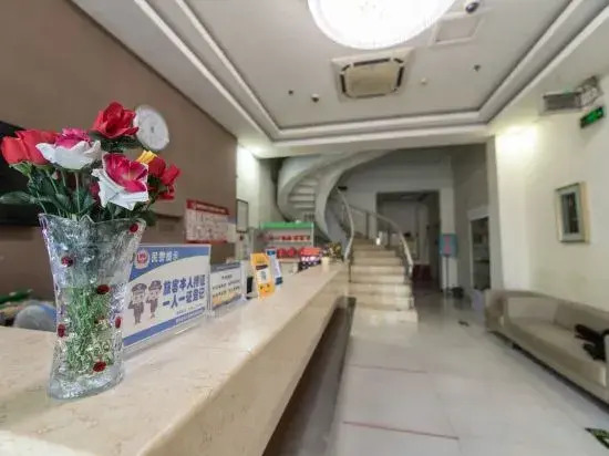 Qiu Express Hotel (Zhumadian Trade Plaza)