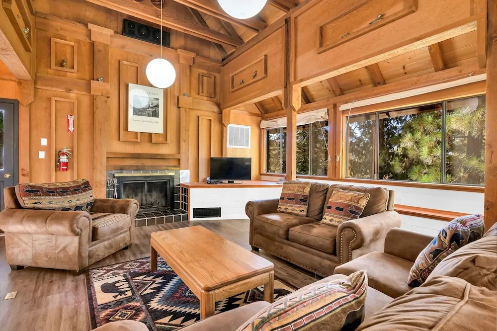 Timber Lodge Yosemite Enveloped In Nature!