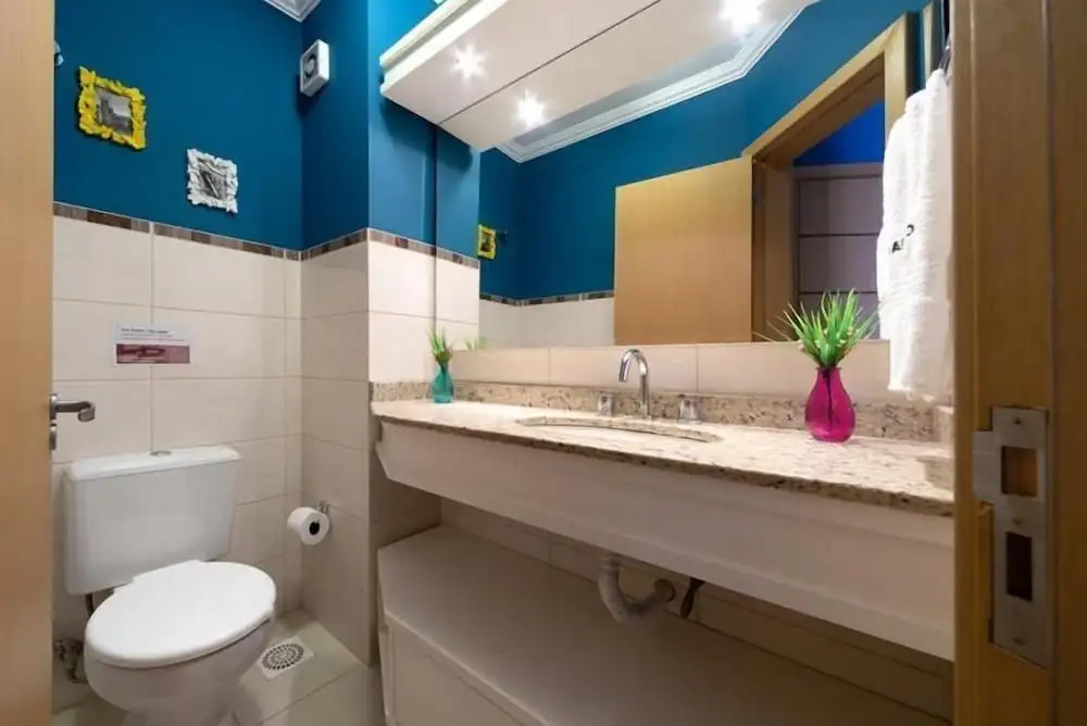 GRAMADO SOLAR REAL - 2 APTS de 2 quartos no mesmo prédio, cada um comporta até 7 pessoas - IDEAL PARA GRUPOS - central - IDEAL PARA ANDAR A PÉ, nesta plataforma desde janeiro de 2016, oferecemos CREDIBILIDADE - seu PET é bem-vindo - GARAGEM COBERTA