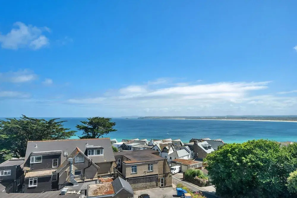 Cozy St Ives Apartment Retreat, No Deposit