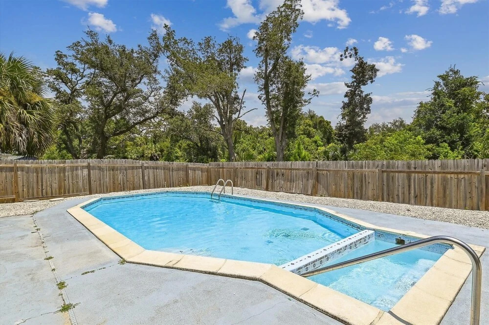 Cove Cottage - 3 Bedroom w/Private Pool. Sleeps 6. Quiet Community, Close to Fishing Marinas. 3 Home by RedAwning
