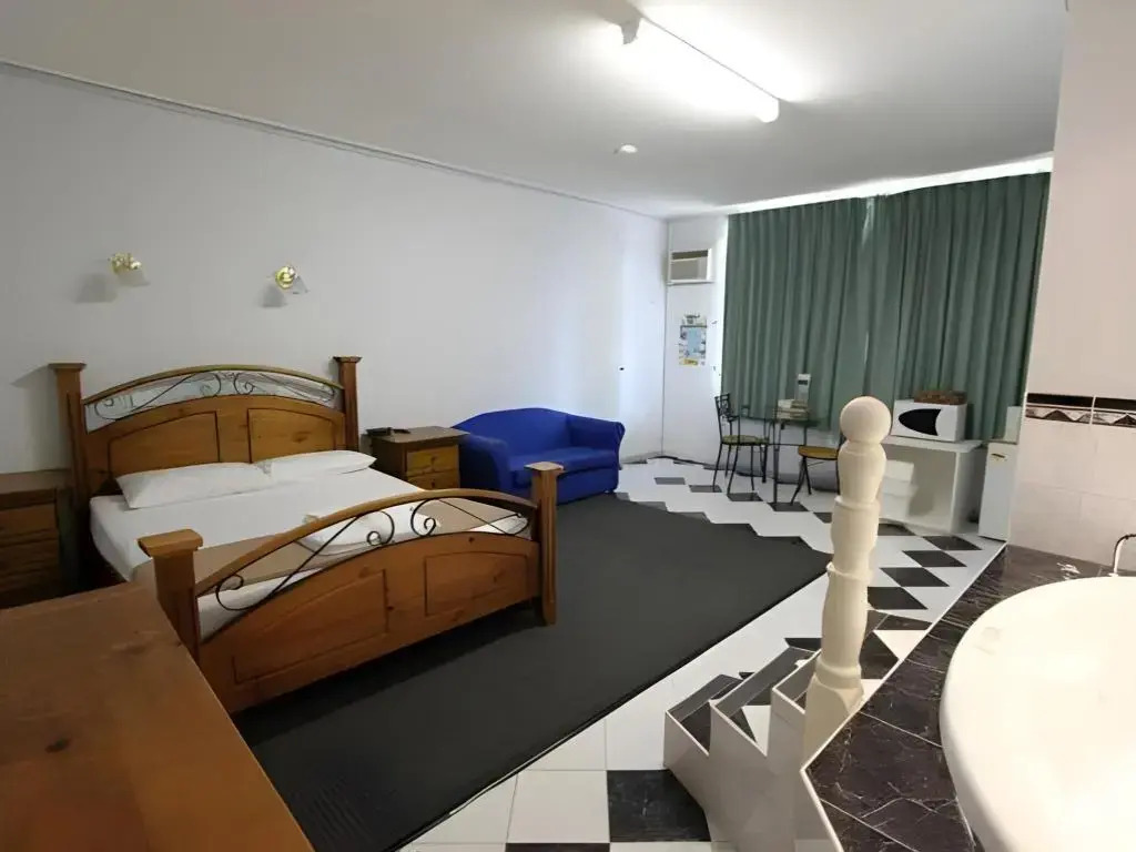 Lazy River Motor Inn