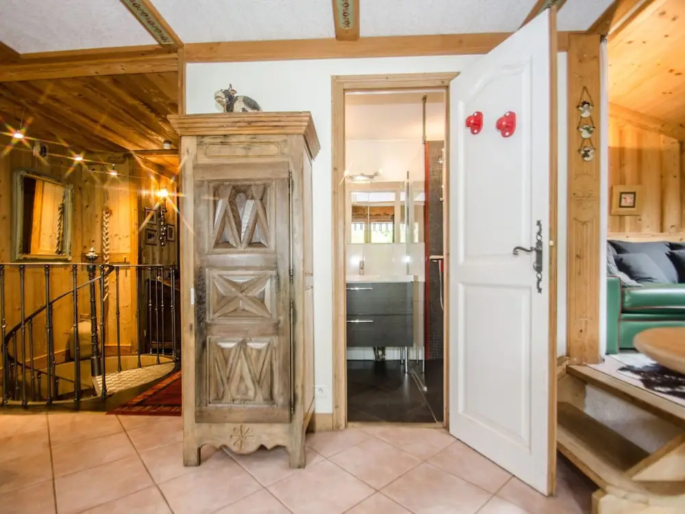 Beautiful Apartment With a Somewhat Unusual Layout Less Than 1km From the Slopes