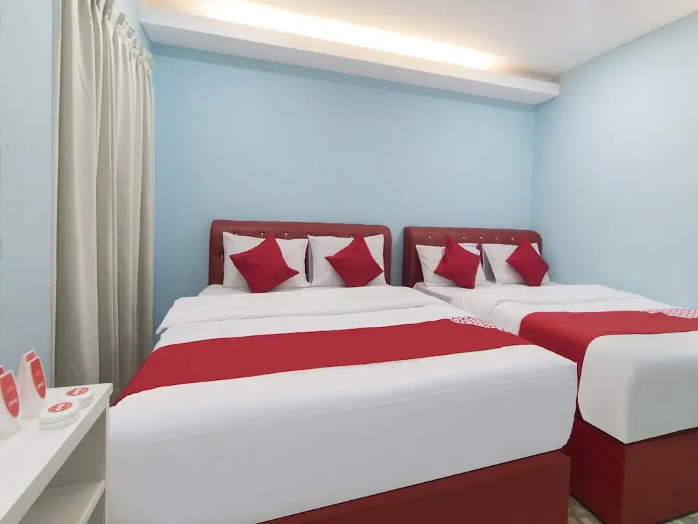 OYO 1136 PD Star Hotel