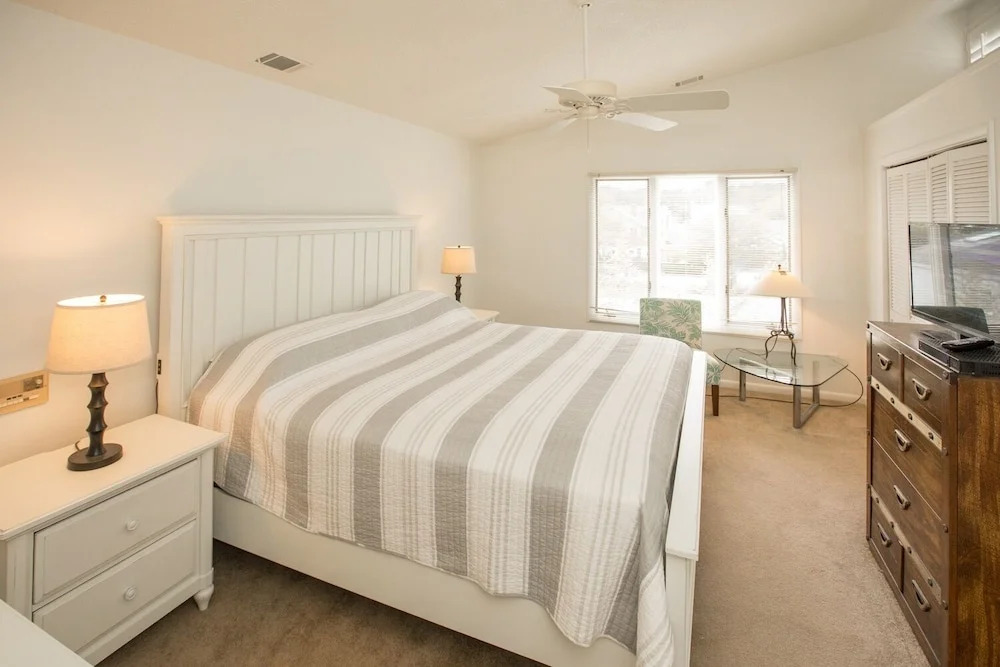 Coral Beach House 4 Bedrooms 2.5 Bathrooms Duplex