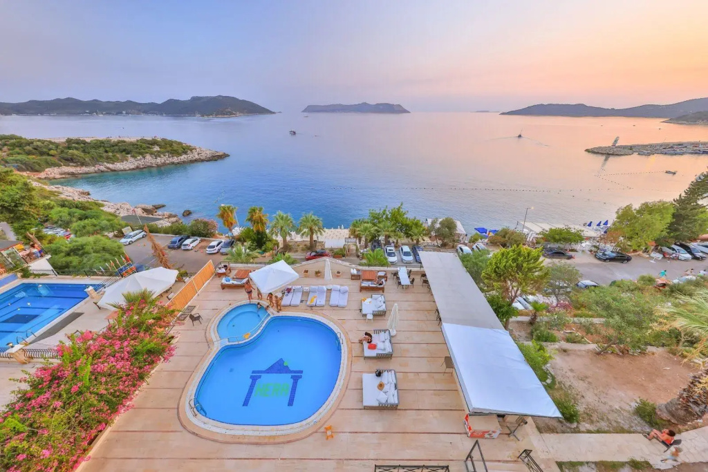 Hera Hotel