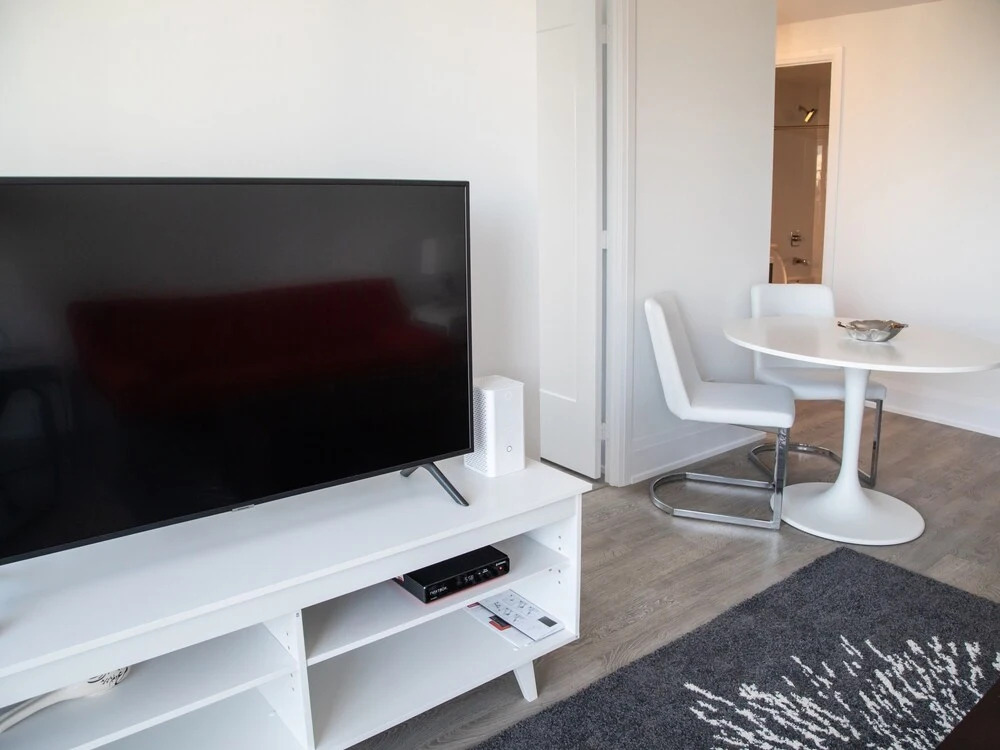 Modern 2 Bedroom Yonge and Eglinton Condo