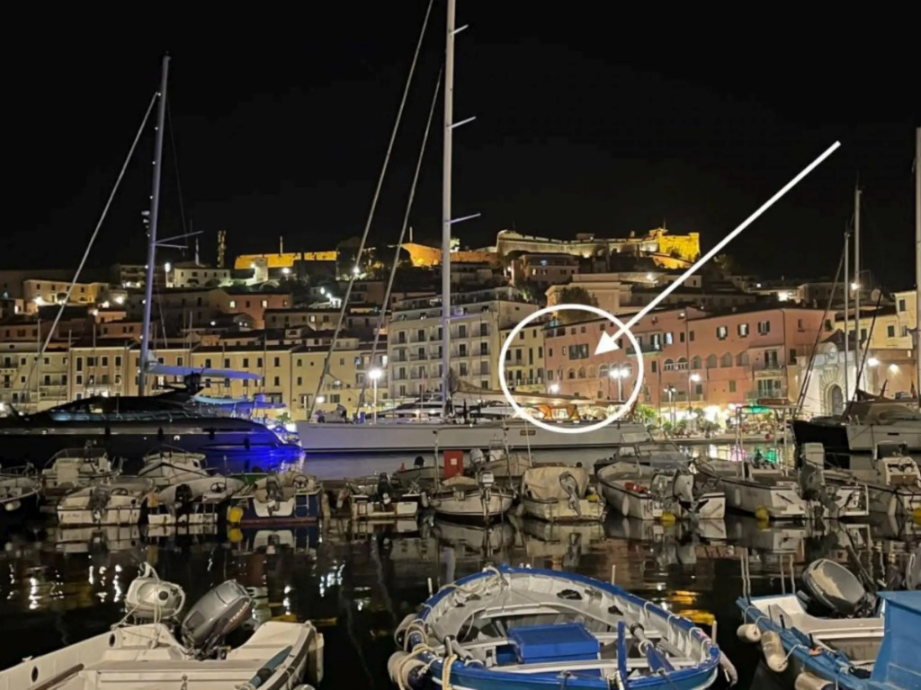 Historic house sleeping 8 with triple services in the center of Portoferraio with large terrace over-LA TERRAZZA DI NAPOLEONE