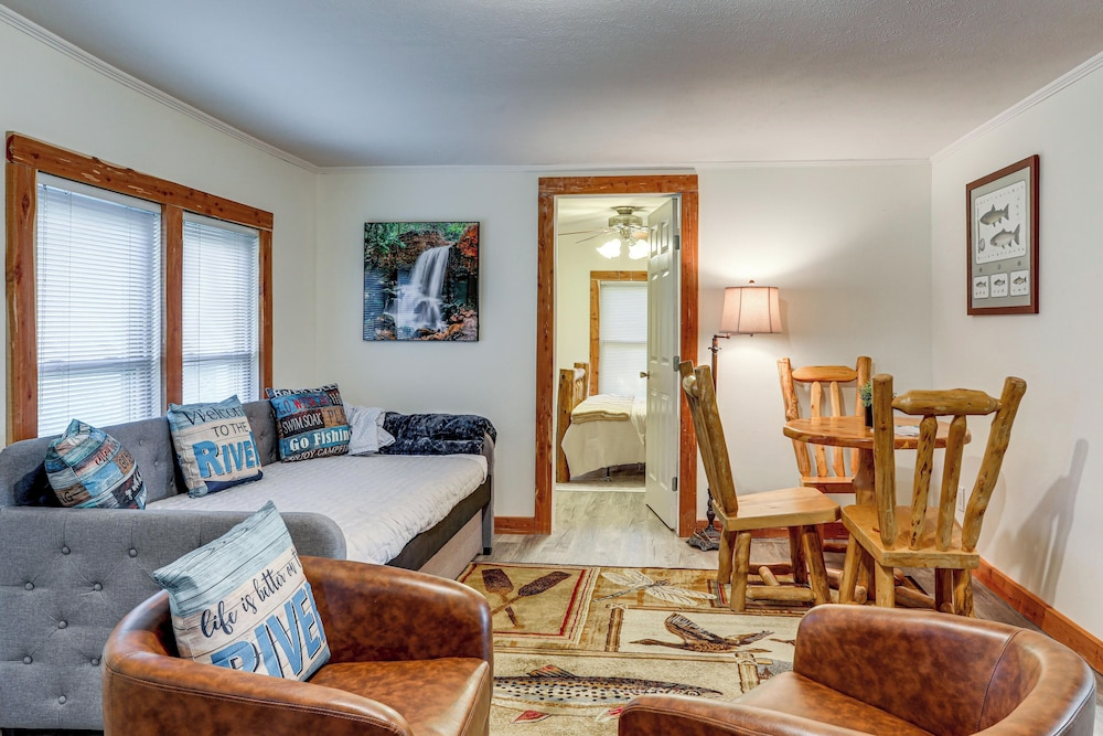 1/2 Mi to State Park! Riverfront Ozarks Retreat
