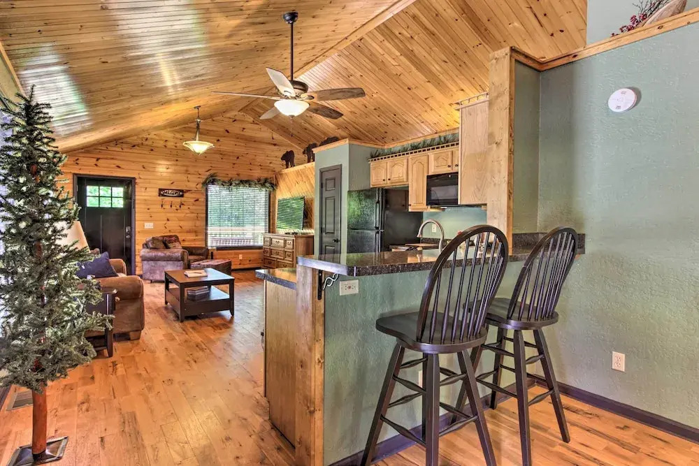 Sevierville Overlook Cabin: 9 Miles to Gatlinburg!