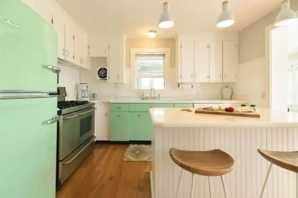 Rye Motor Inn - Oceanfront, Walk to Beach