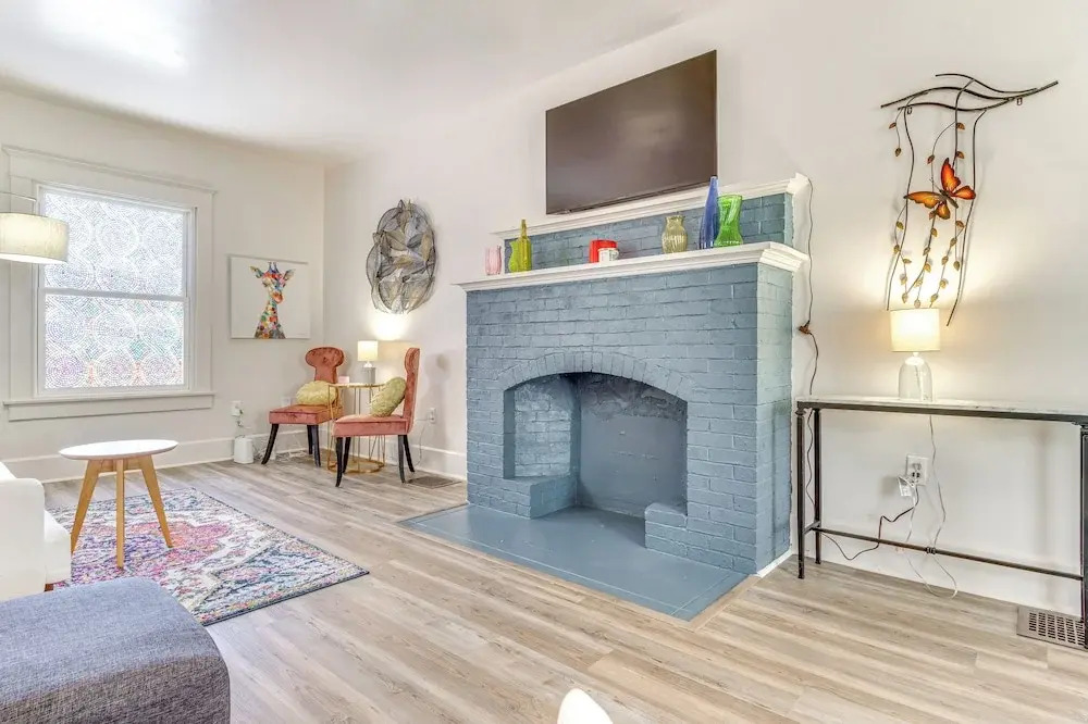 3 Mi to Dtwn Indy: Pet-friendly Home w/ Backyard!