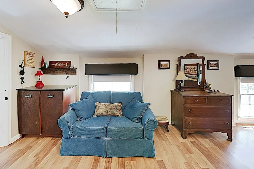 Elegant Updated W/ Pond On 20 Acres 4 Bedroom Home