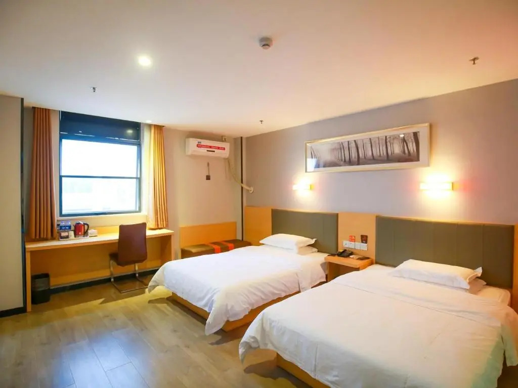7Days Premium Zhangjiajie Railway Station Square
