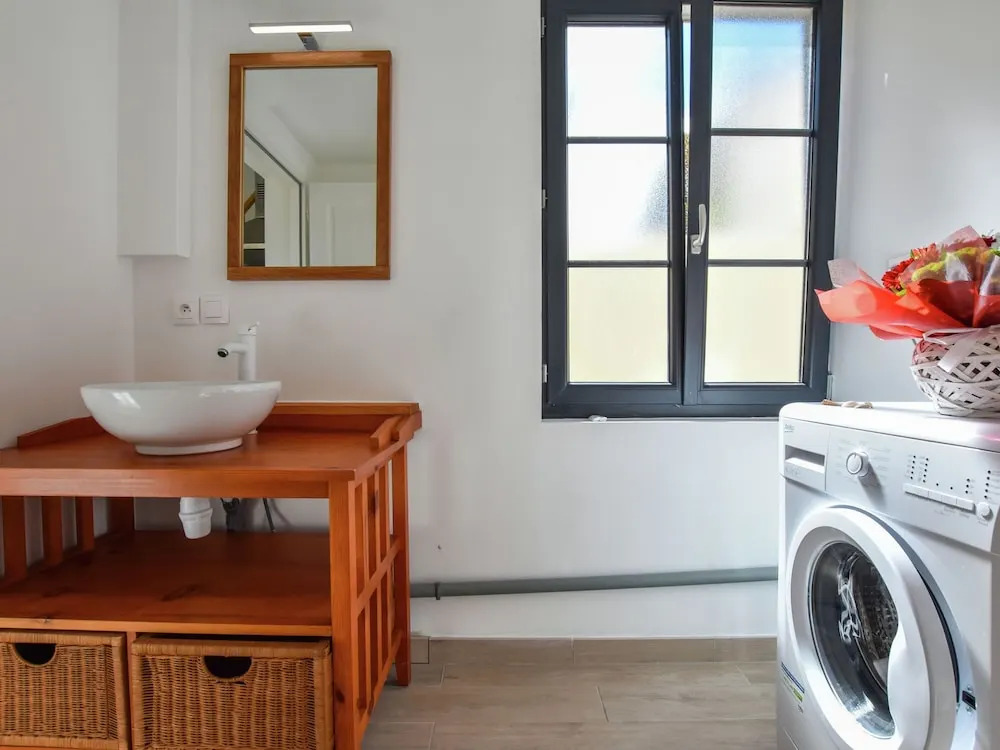 Romantic City House With Private Terrace and 15 min From the Beach