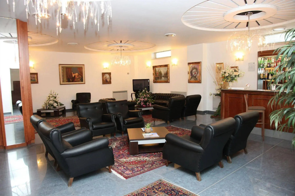 Royal Hotel