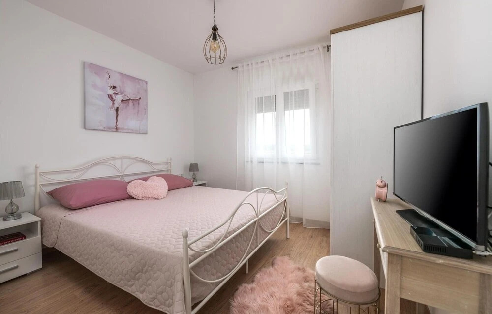 Gorgeous Home In Radeki Glavica