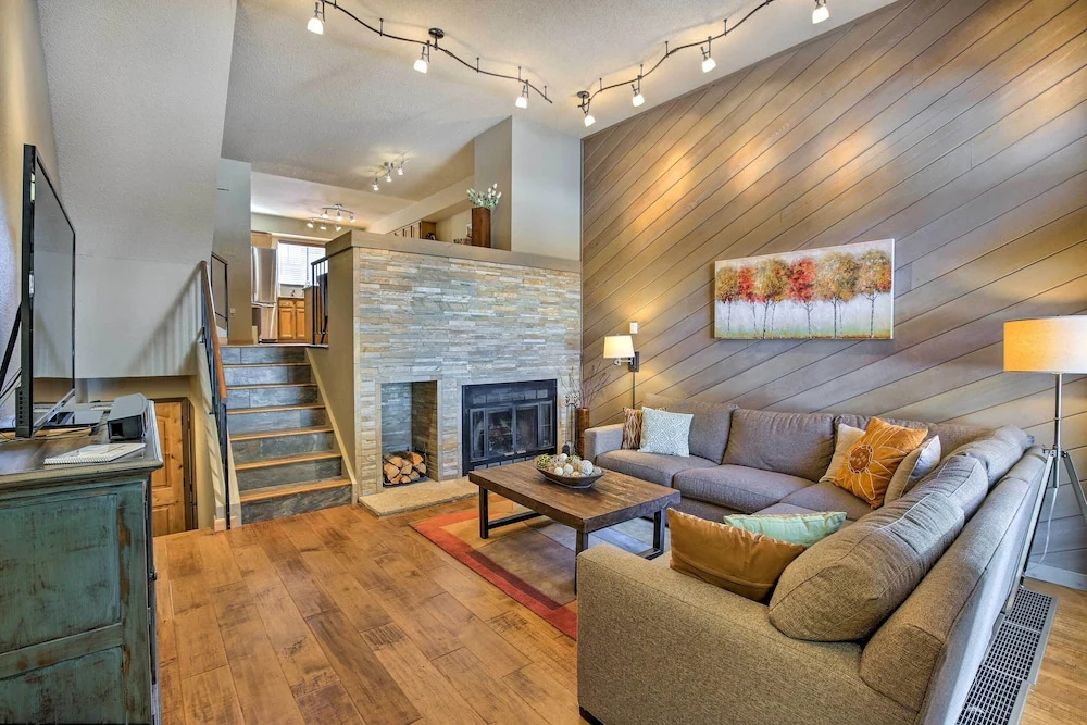 Park Place Deer Camp Condo: Ski-In, Walk To Main St, Lift