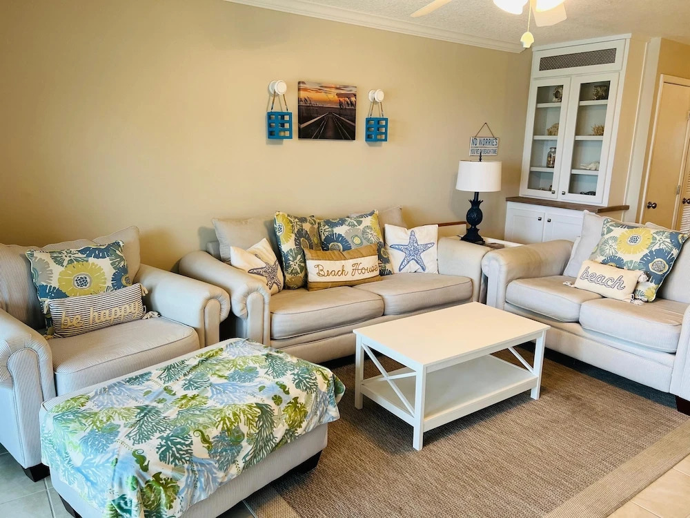 SEA -317 2BR Ocean View Pool Free Tix